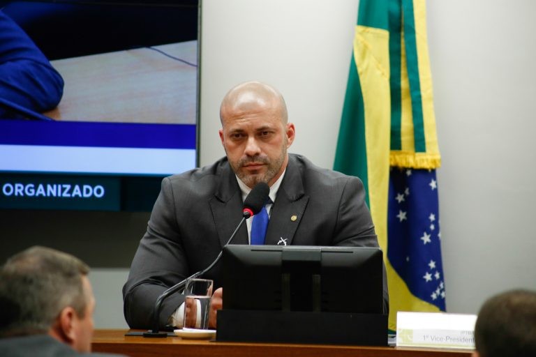 Comissão aprova proposta que prevê instalação de canis em presídios