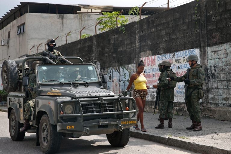 Comissão discute restrições às operações policiais nas favelas do Rio de Janeiro