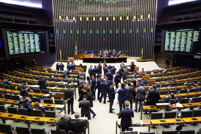 Câmara aprova reajuste do subsídio de membros da Defensoria Pública da União; acompanhe