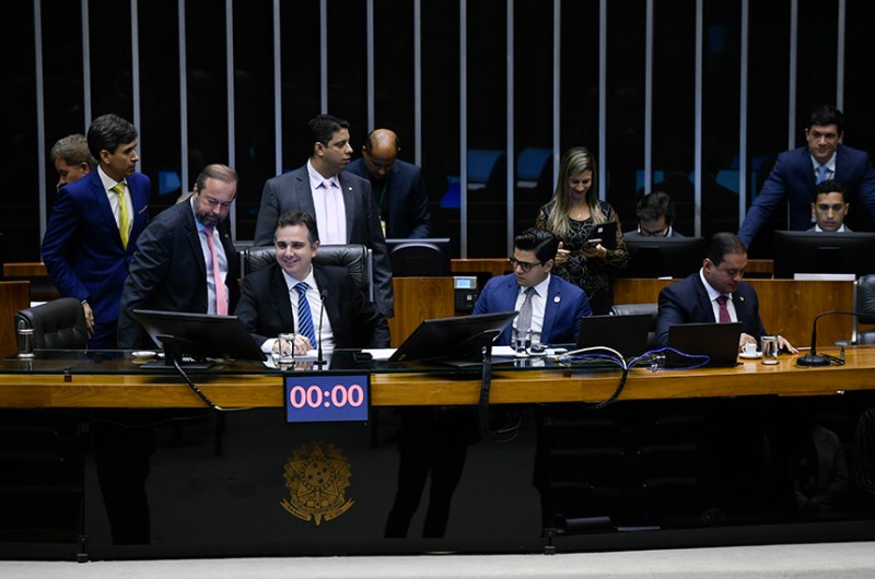 Orçamento é aprovado com dinheiro extra para programas sociais e infraestrutura