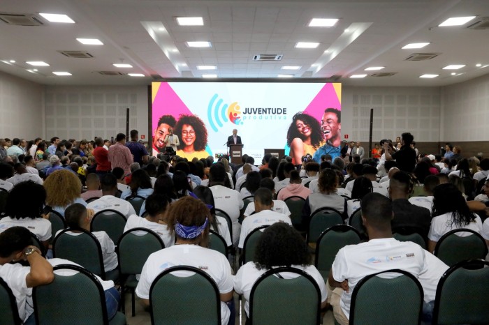 Governo do Estado lança programa de oportunidade profissional para jovens e fecha parcerias com o Ministério do Trabalho