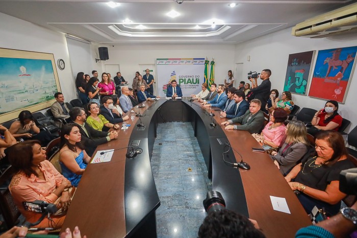 Governador anuncia investimento de R$ 66 milhões para melhorias nos 12 campi da Uespi
