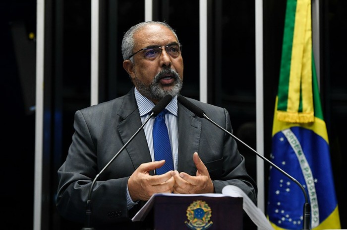Paim condena caso de racismo contra jogador Vinícius Júnior