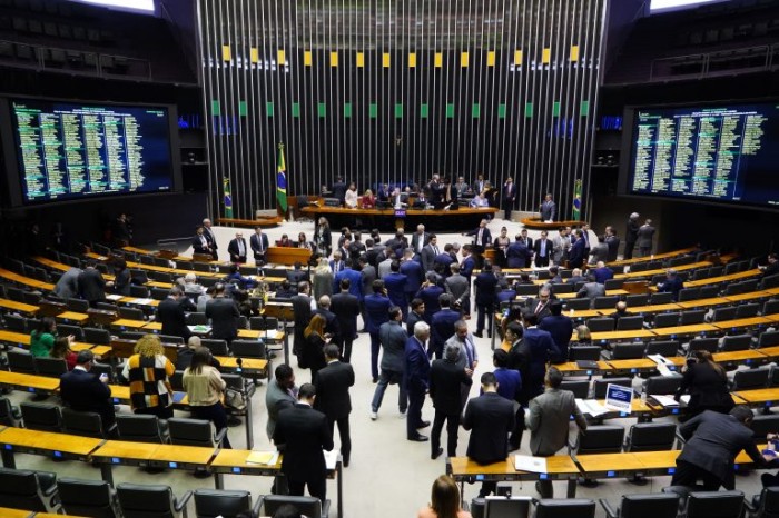 Câmara aprova texto-base do projeto do arcabouço fiscal; acompanhe