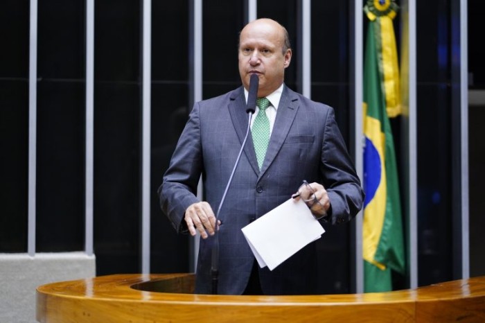 Comissão aprova projeto que torna obrigatória a indicação da qualidade da água das praias