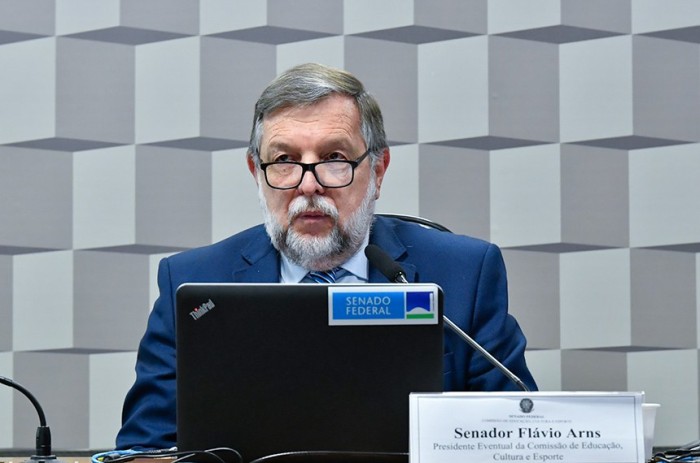 CE debate redes de educação básica no novo Plano Nacional de Educação