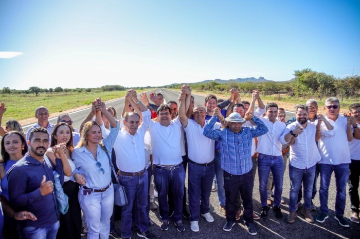 Governador inaugura asfalto do aeródromo e da PI-256 em Curimatá