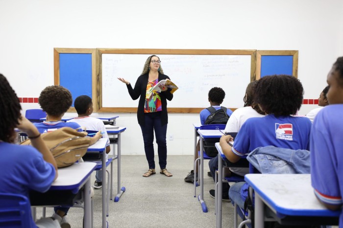 Estado publica lista de educadores contemplados com gratificação e progressão na carreira