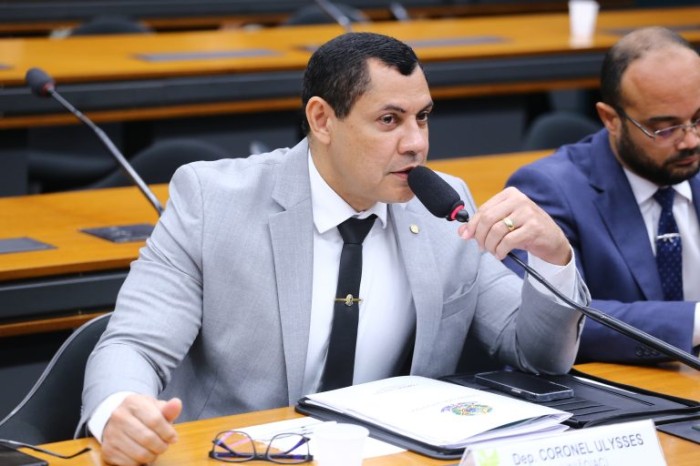 Comissão aprova multa para casos de violência ou racismo em área comum de condomínio