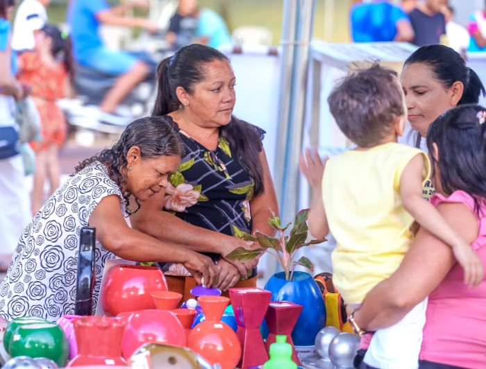 Feira da Economia Solidária movimenta comércio de produtores da zona rural em Pedro II