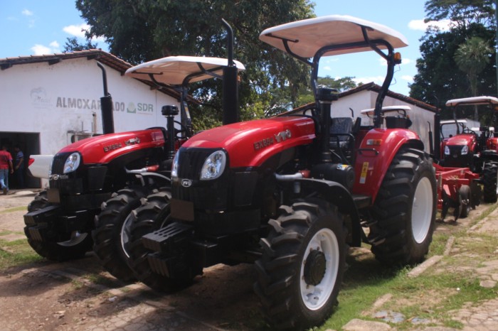 SAF entrega tratores para projetos da agricultura familiar nesta sexta (23)