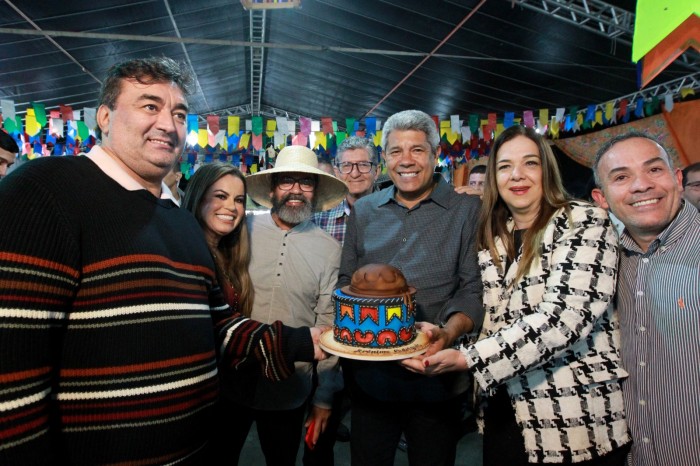 Jerônimo Rodrigues destaca aquecimento da economia durante participação no São João de Senhor do Bonfim