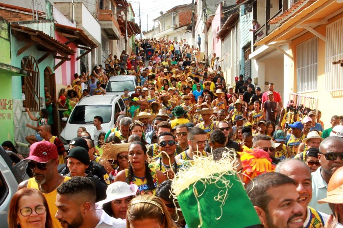 Governador participa de marchinhas tradicionais no São João de Gandu