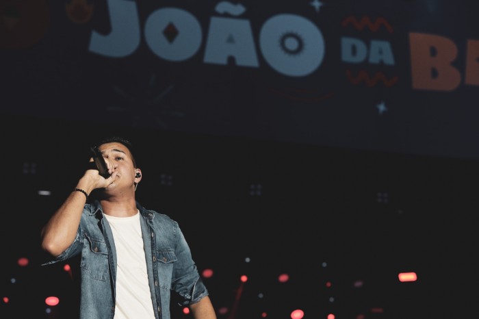 Vitor Fernandes empolga público do Parque de Exposições, neste sábado