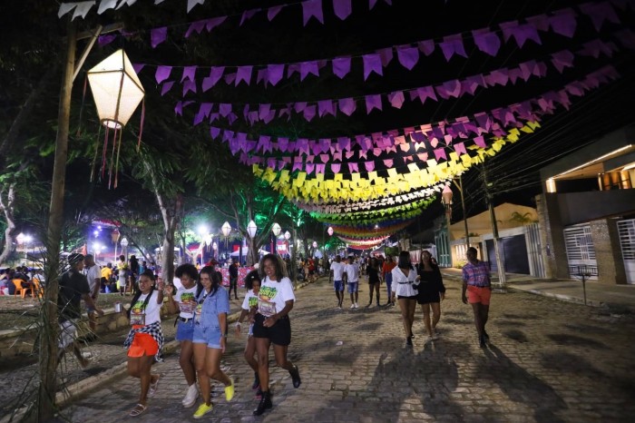 Em Castro Alves, governador acompanha Arraiá do Poeta e enfatiza a geração de renda no São João