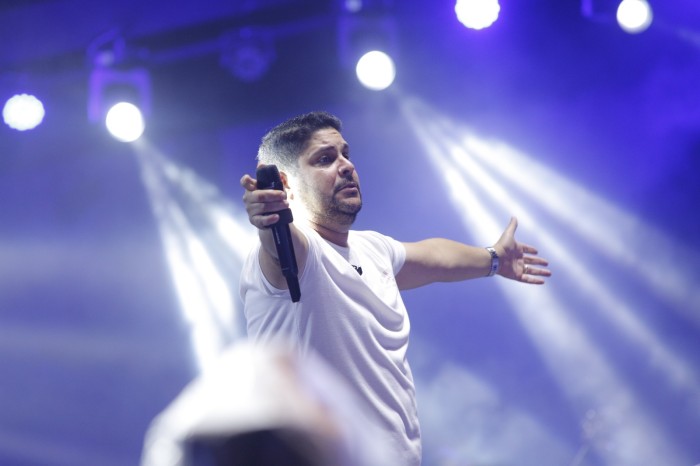 Sertanejos Jorge e Mateus colocam o público do Parque de Exposições para cantar