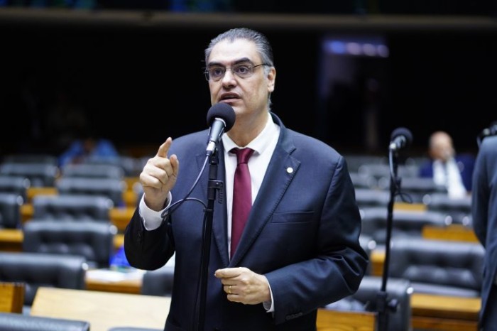 Projeto isenta microgeradores de energia elétrica da taxa de distribuição