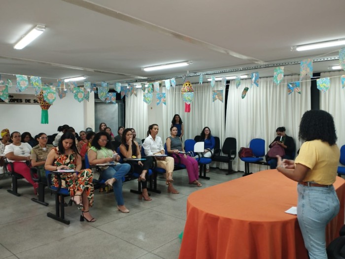 Gestores debatem enfrentamento à violência nos espaços institucionais em mesa-redonda
