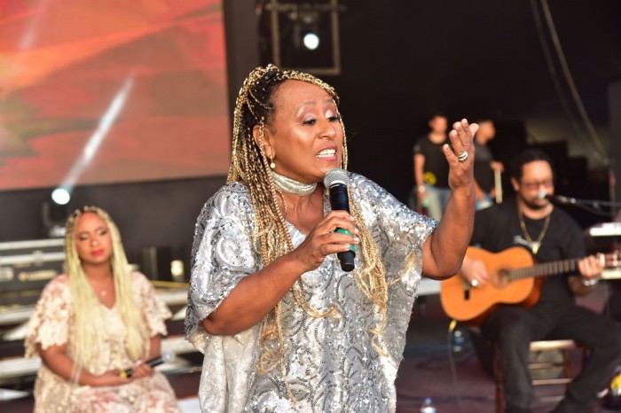 Multidão lota Parque de Exposições no último dia do Canta Bahia