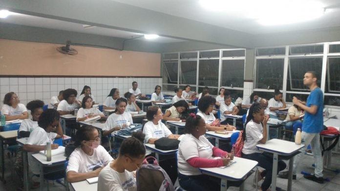 Estudantes concluintes e egressos da rede pública participam de aulas do Programa Universidade para Todos