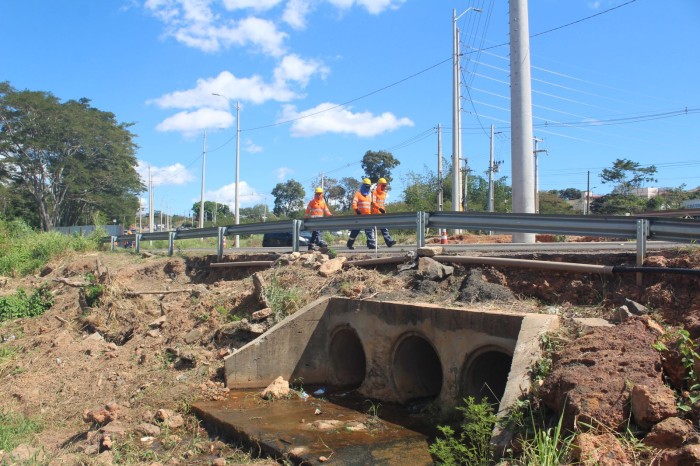 DER constrói galeria na margem da BR-343 em Teresina para solucionar drenagem na região