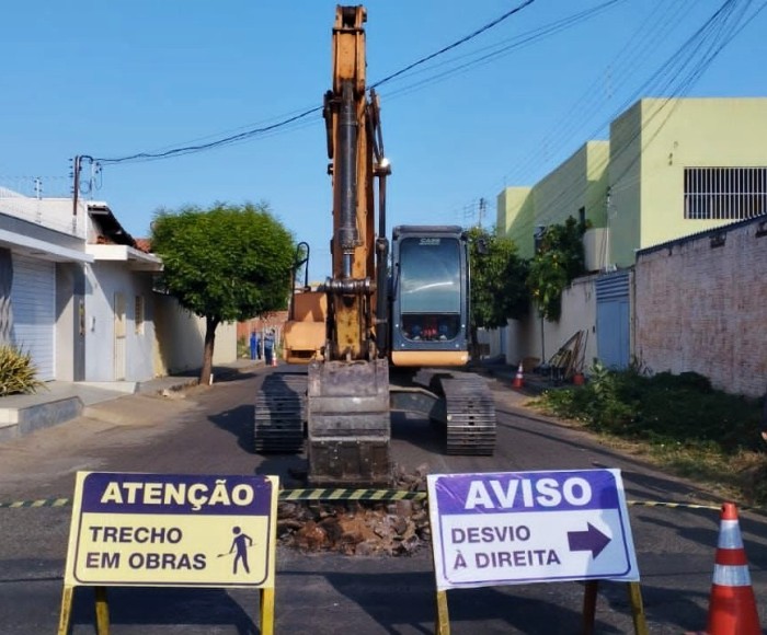 Agespisa substitui tubulações e faz intervenções na rede de esgoto de Picos