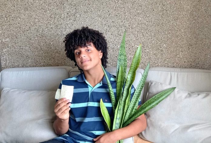 Estudante desenvolve papel com fibra da espada de São Jorge e apresenta inovação na 75ª Reunião Anual da SBPC