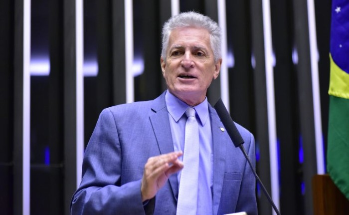 Projeto destina dinheiro recuperado em acordos de combate à corrupção a investimentos na educação