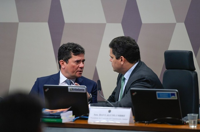 Ampliação da coleta de DNA de condenados é aprovada na CCJ