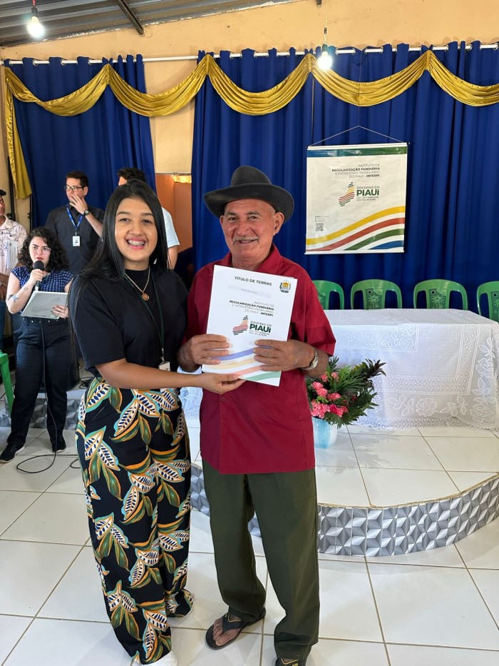 Interpi entrega de 62 títulos de terra para moradores de assentamento em Canto do Buriti