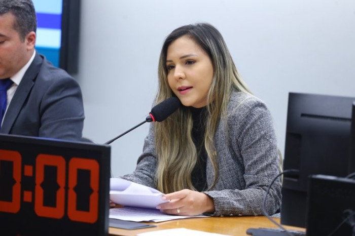 Comissão aprova projeto que prevê R$ 300 mil para benefício fiscal em carro novo para pessoa com deficiência