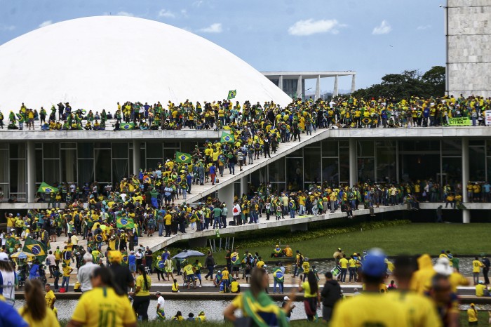 PGR vai ao STF contra lei de Porto Alegre que celebra atos golpistas