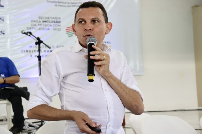 Governo entrega veículos a instituições que prestam atendimento às pessoas com deficiência nesta segunda (11)