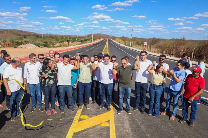 Rafael Fonteles inaugura aeródromo, estradas e outros equipamentos públicos em Canto do Buriti