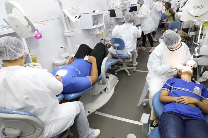 Odontomóvel chega a escolas estaduais em Itanhém, Baixa Grande, Itaparica, Araci, Caetité, Canarana e Nova Soure