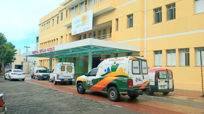 HGV realiza primeira cirurgia para retirada de placa de gordura na veia carótida com paciente acordado