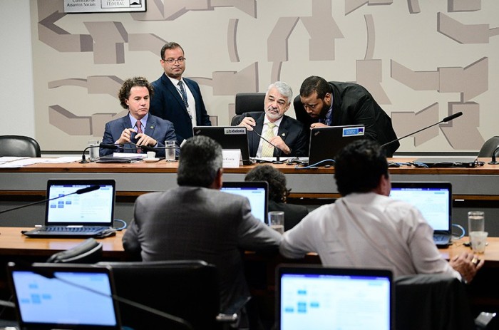 CAS aprova regra unificada para cancelar registro em conselhos profissionais